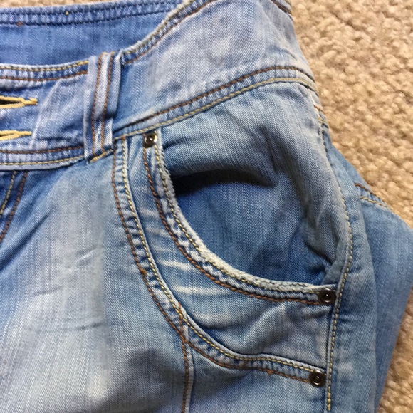 Arden B Distressed Cropped Jeans - Picture 3 of 9